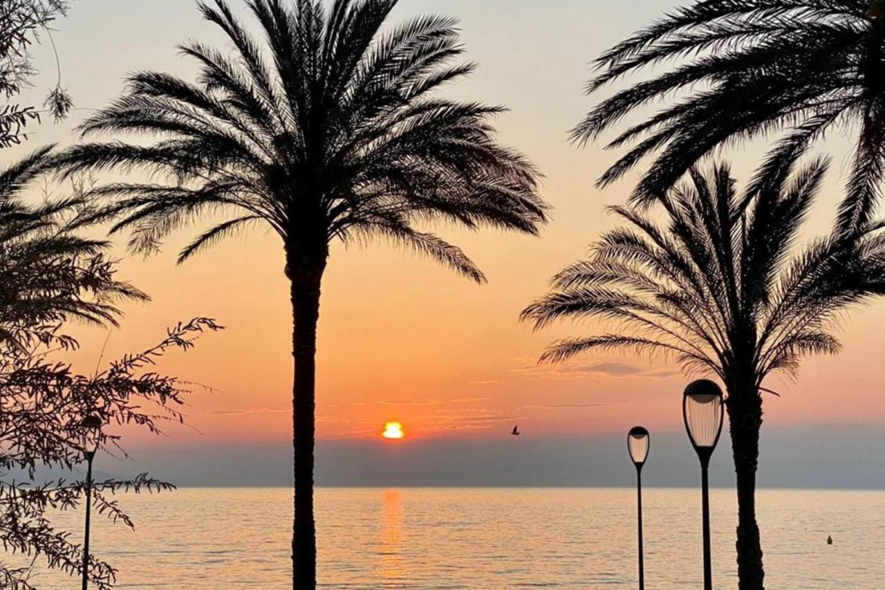 Fully Equipped Beachfront Studio In The Heart Of The City Center Bd Leclerc Antibes Exterior photo