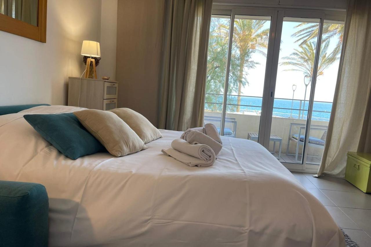 Fully Equipped Beachfront Studio In The Heart Of The City Center Bd Leclerc Antibes Exterior photo